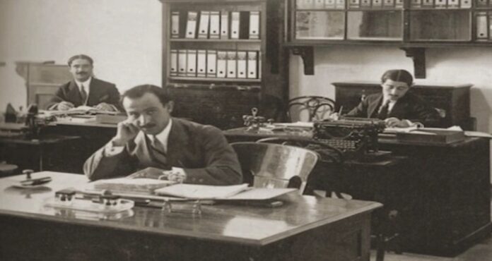 E484E4E3-7C65-47B8-A326-2F2A25638744