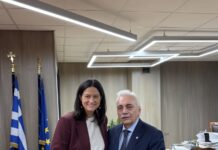 Ελληνικός Ερυθρός Σταυρός: Εθελοντές Νεότητας έψαλαν τα κάλαντα στην Υπουργό Εργασίας και Κοινωνικής Ασφάλισης, κα Νίκη Κεραμέως