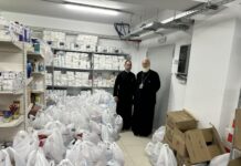 Διανομή δεμάτων από το Κέντρο Αλληλεγγύης στη Μητρόπολη Αρκαλοχωρίου