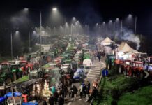 Αγροτικά μπλόκα και δημοσκοπήσεις πιέζουν αφόρητα την κυβέρνηση