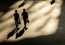 Αγορά εργασίας δύο ταχυτήτων: χαμηλή συμμετοχή, εποχική ανεργία και χάσμα με την Ευρώπη