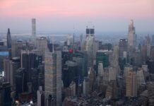 Παγκόσμια οικονομία: Θα σκάσει η «φούσκα» των δασμών το 2026;