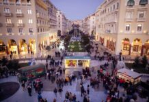 «Μύρισε Χριστούγεννα» παντού: Η Παπαδόπουλος «ταξίδεψε» την πιο Χριστουγεννιάτικη μπισκοτένια μυρωδιά στην καρδιά της Θεσσαλονίκης