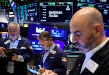 Wall Street: Χριστουγεννιάτικο ρεκόρ για S&P 500 και Dow Jones