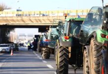 Οργισμένες επιθέσεις ΣΥΡΙΖΑ, ΠΑΣΟΚ, ΚΚΕ στον Μητσοτάκη για την προσχηματική συνάντηση με τους αγρότες