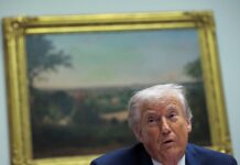 ΗΠΑ: Ο πρόεδρος Τραμπ αναβάλλει κατά ένα έτος την αύξηση των δασμών σε εισαγόμενα έπιπλα